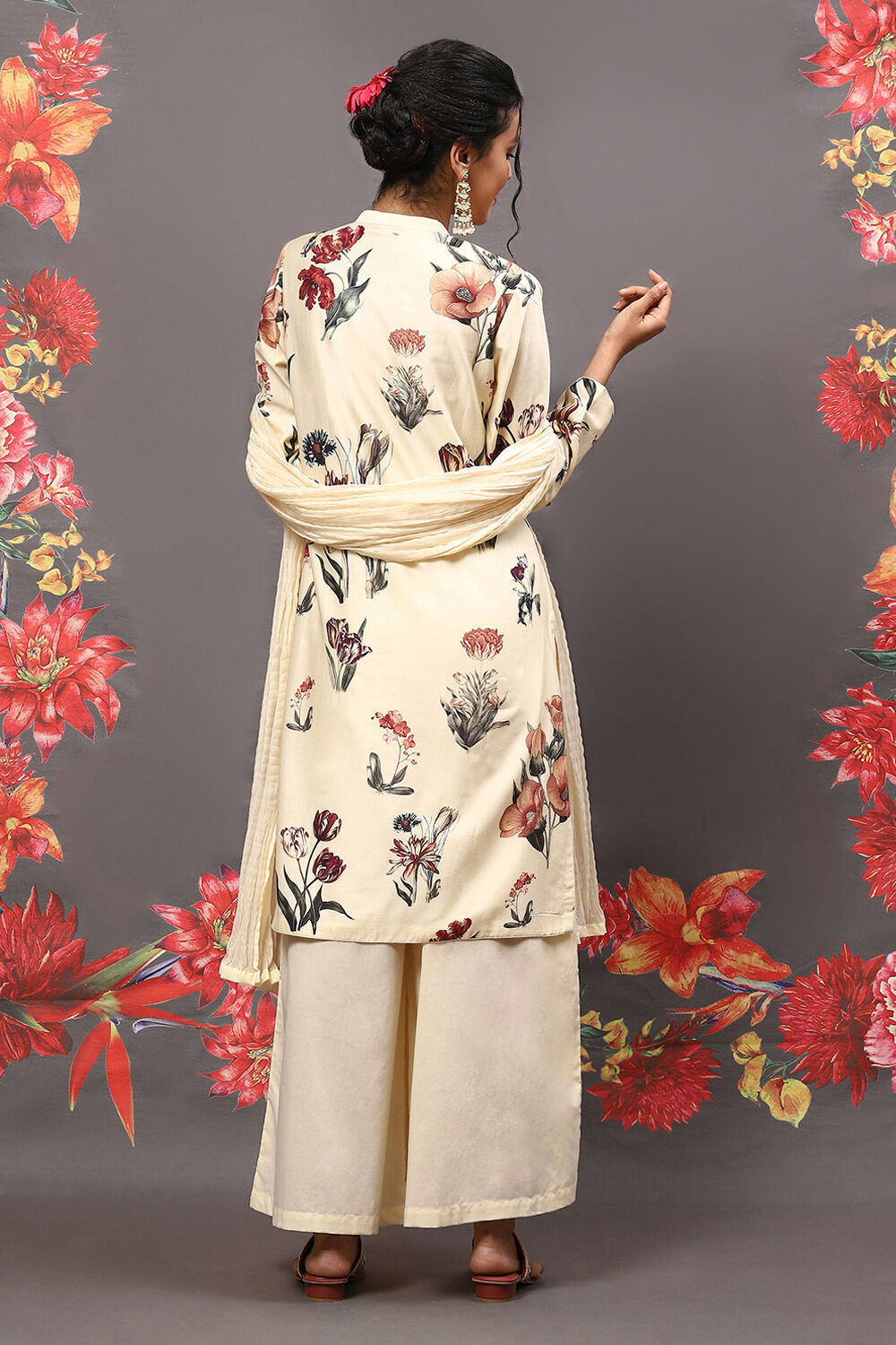 Rohit Bal Off White Cotton Blend Straight Kurta Suit Set image number 4