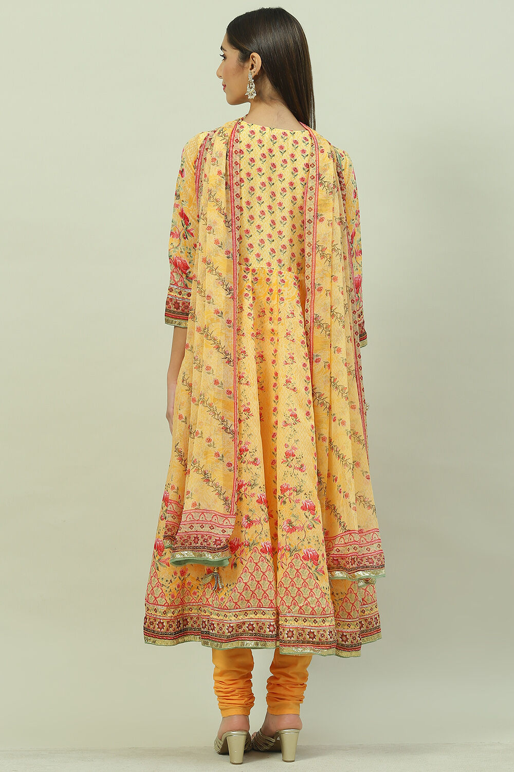 Yellow Straight Kurta Churidar Suit Set image number 4