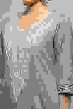 Green Cotton Blend Thread Embroidered Unstitched Suit Set image number 2