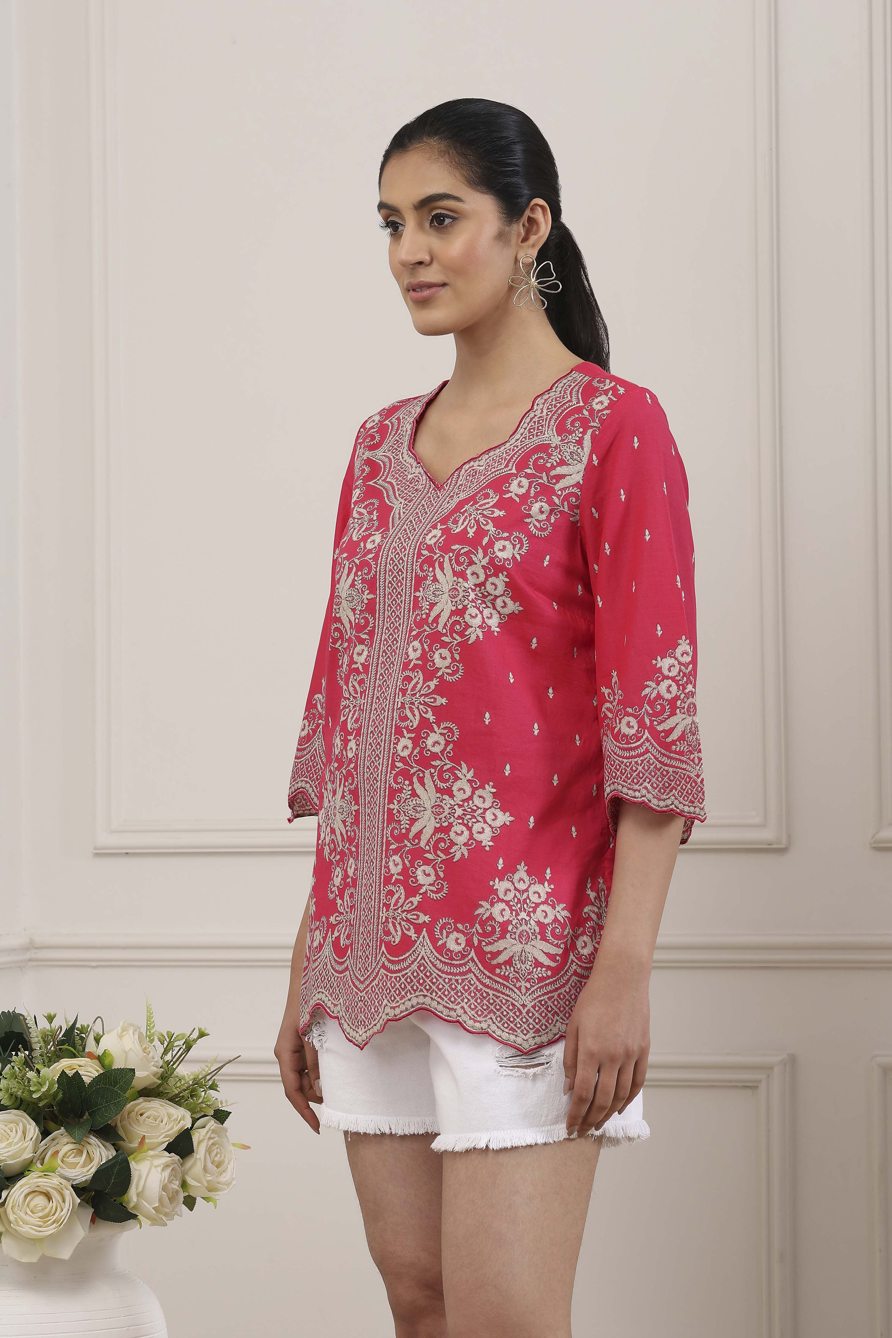 Red Cotton All-Over Floral Printed Kurti image number 2
