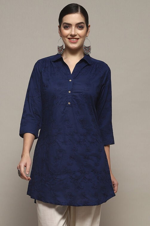 White Cotton Embroidered Straight Short Kurta image number 5