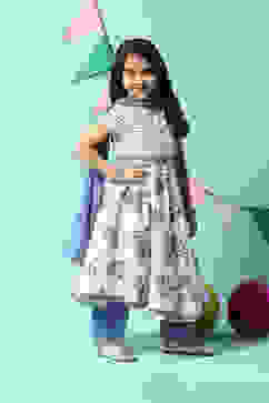 Off White Cotton Gathered Kurta Slim Pants Suit Set image number 6