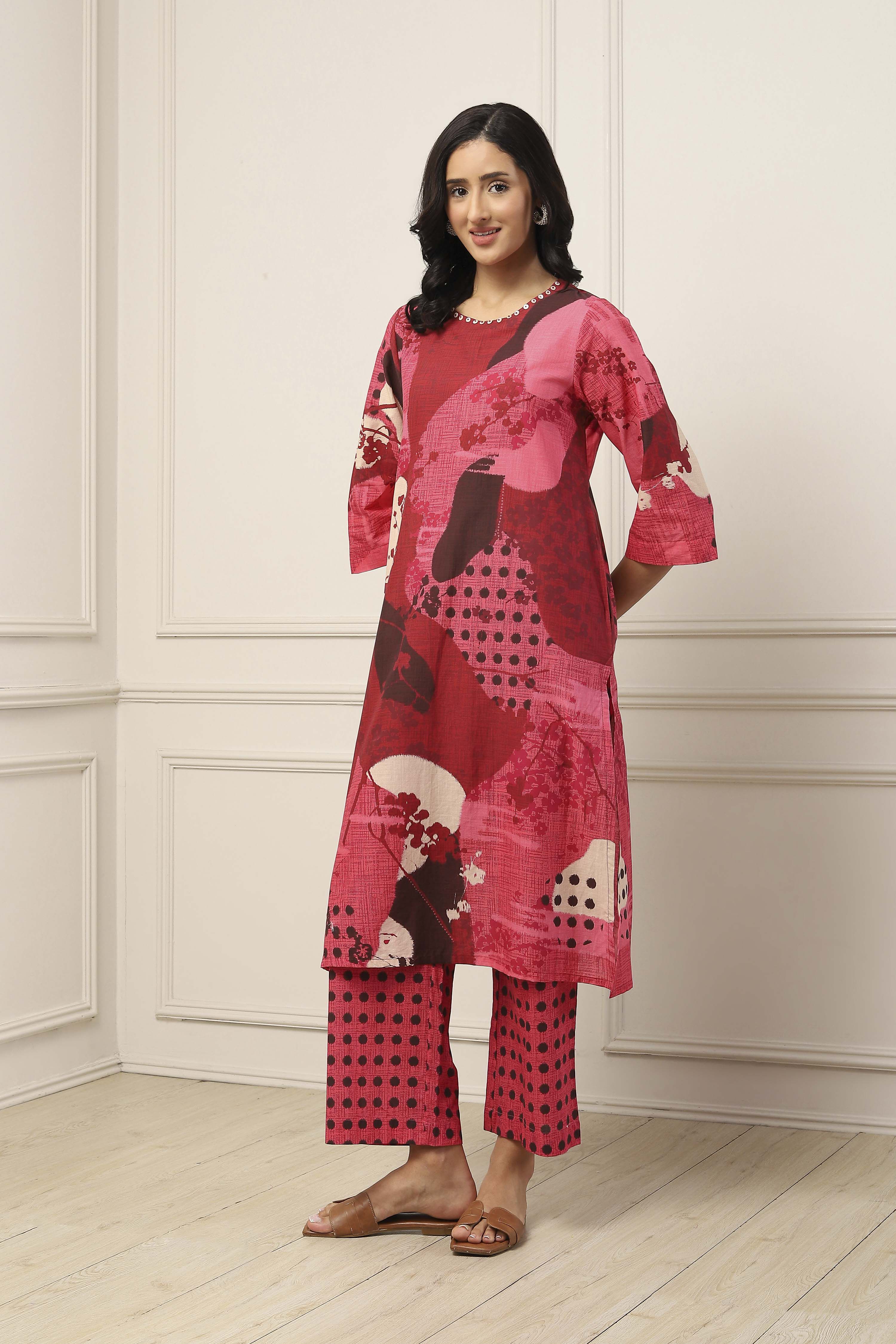 Maroon Cotton Abstract Printed Straight Suit Set image number 3