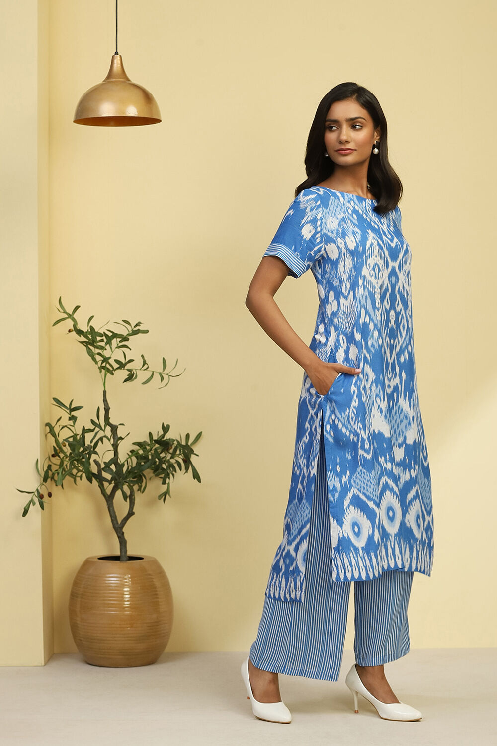 Blue Printed Straight Kurta Set image number 4