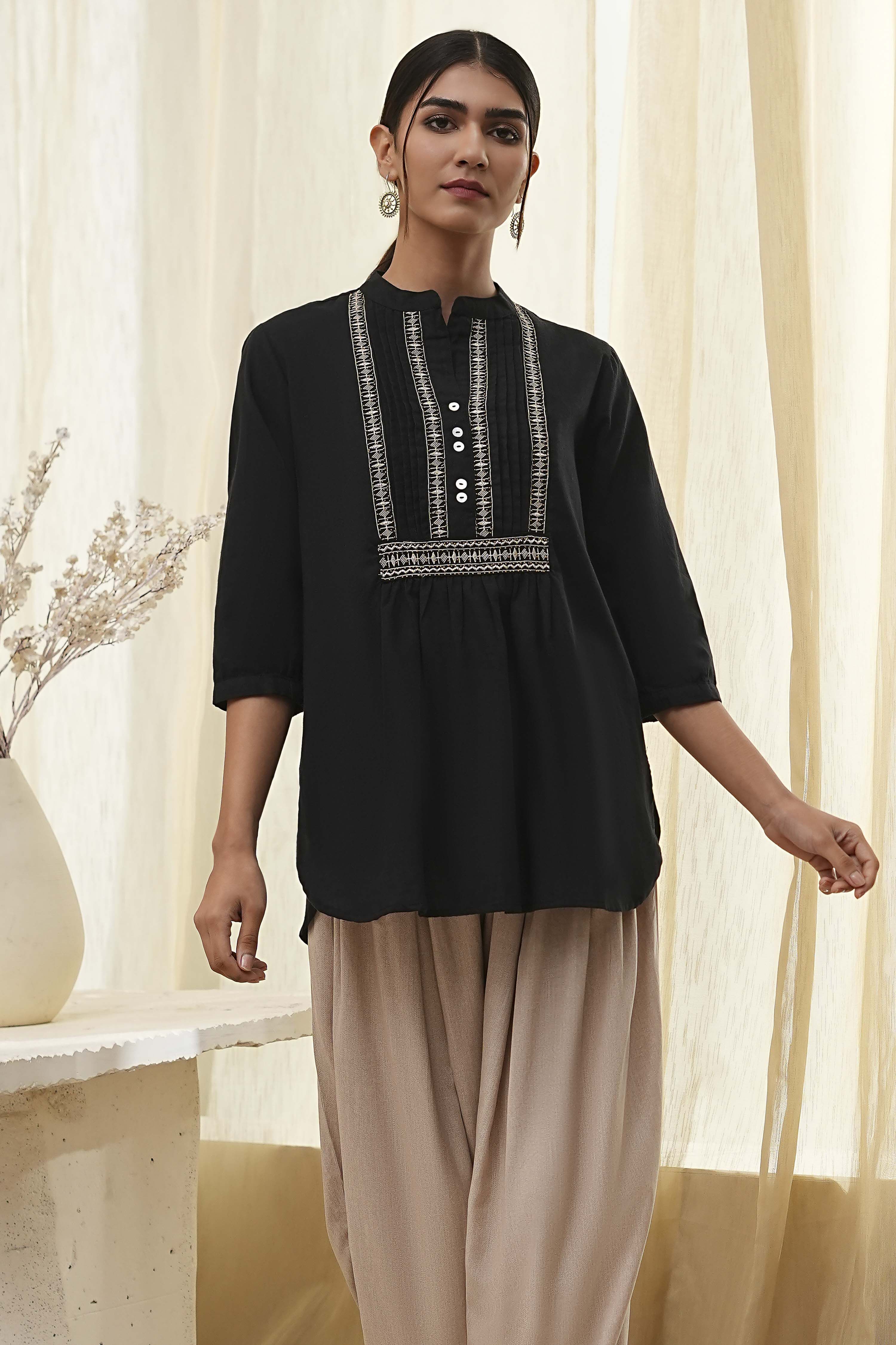 Black Cotton Yarn-Dyed Short Straight Kurta image number 5