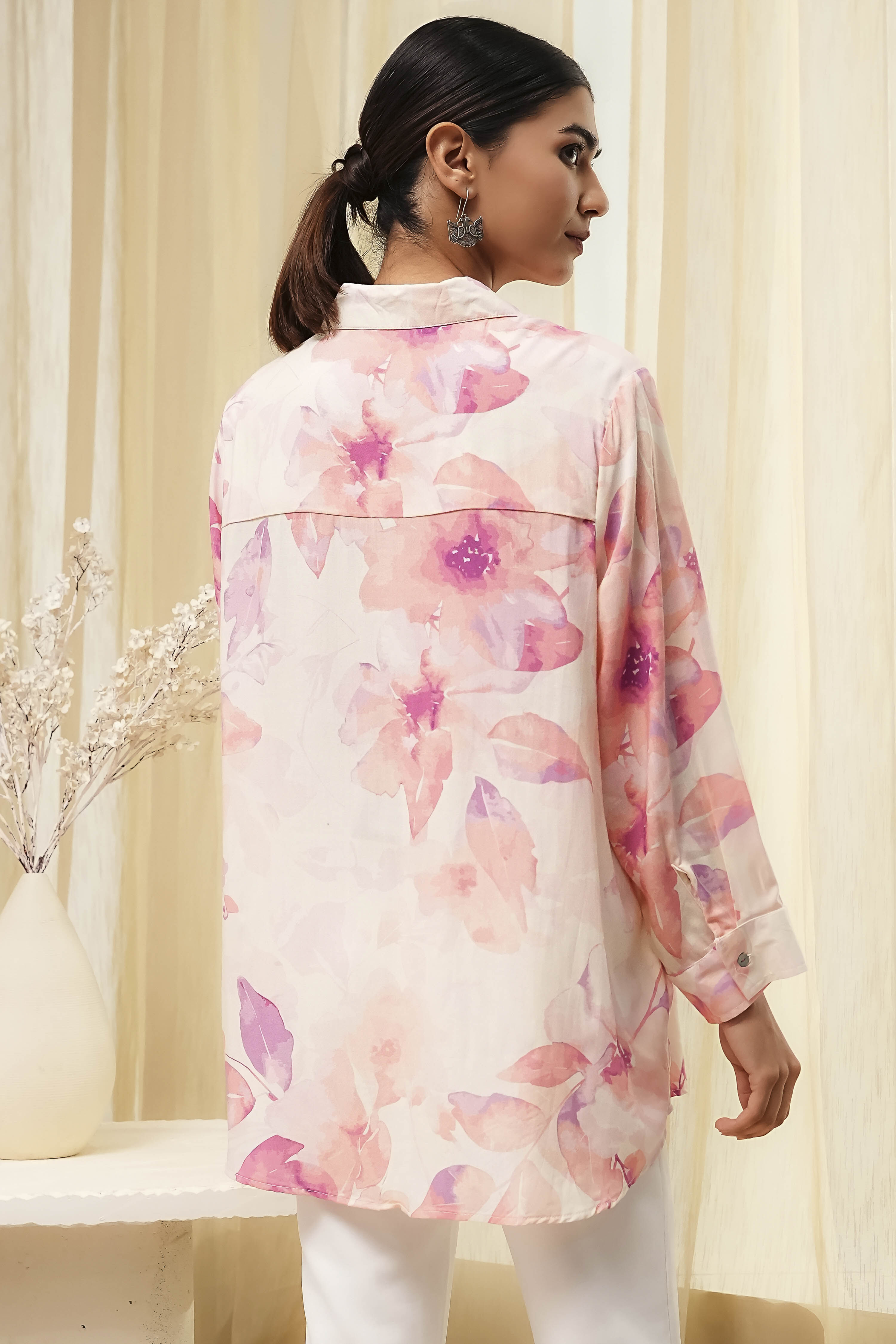 Off-White and Pink Straight Shirt image number 3