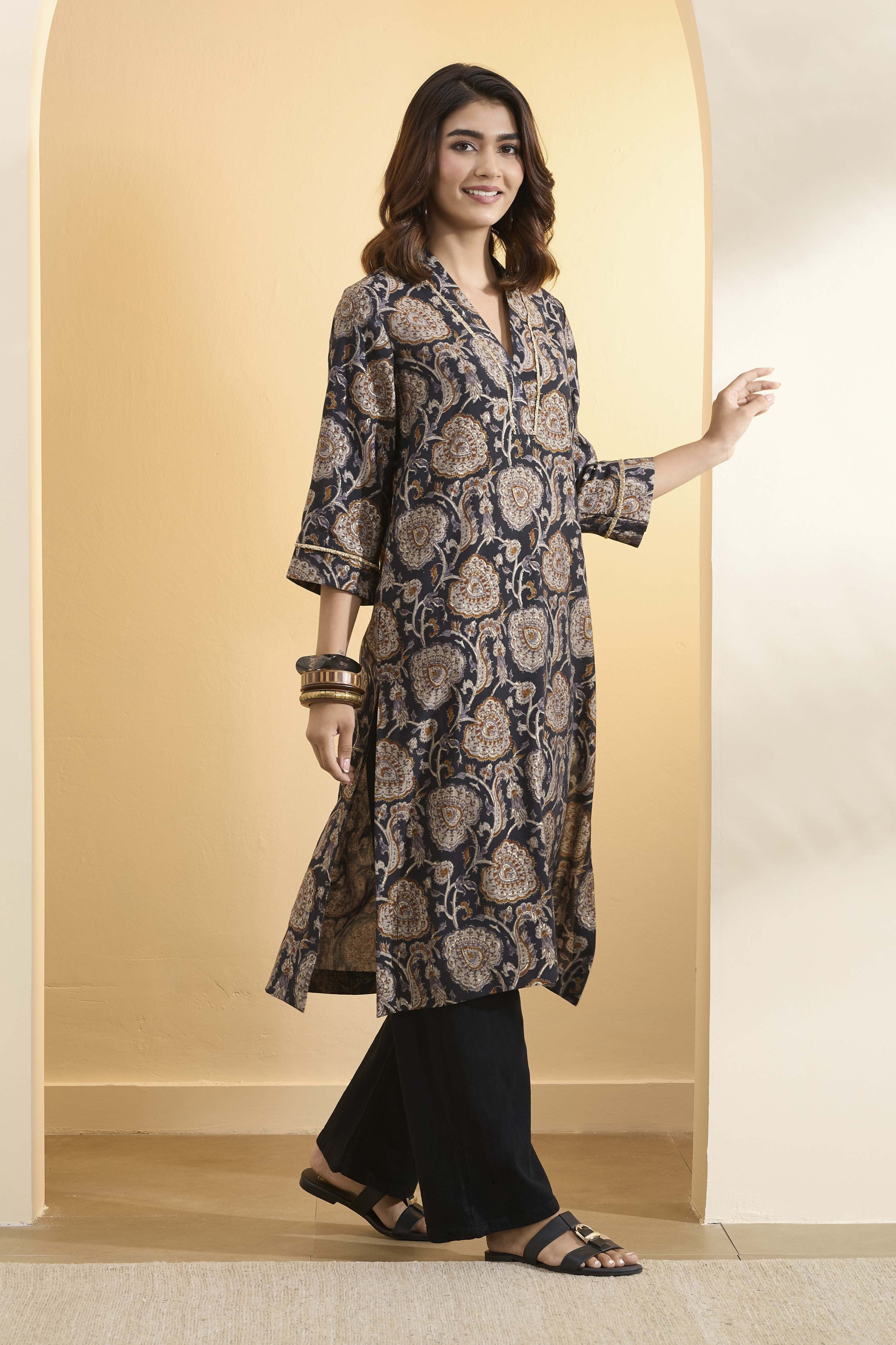 Black Poly Viscose Floral Straight Kurta image number 4
