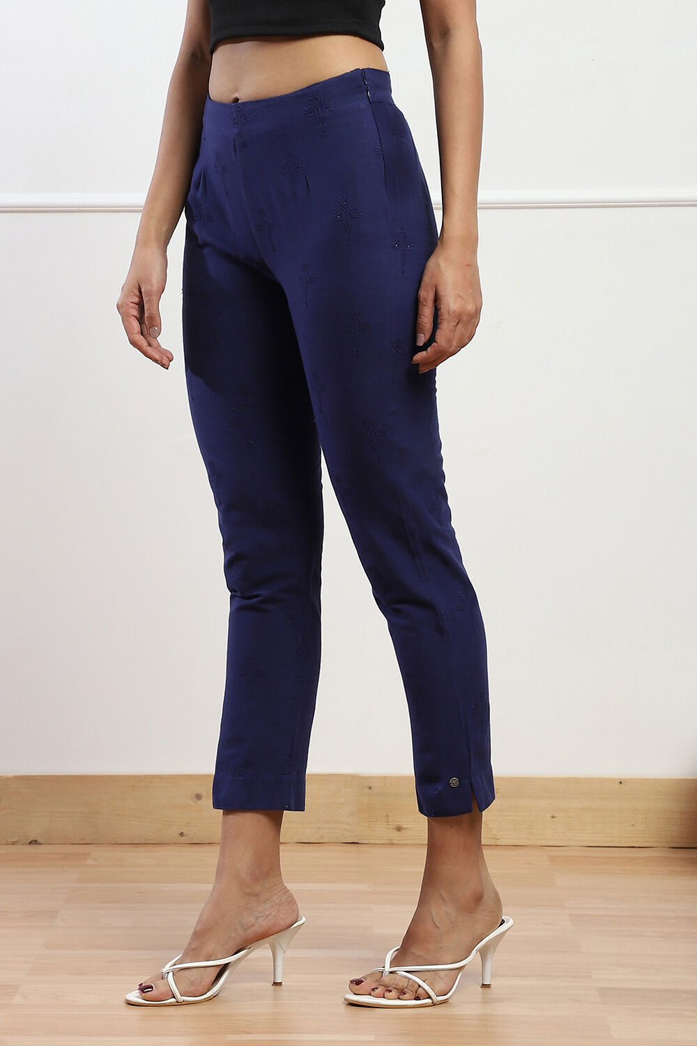 Off White Slub Pants image number 2