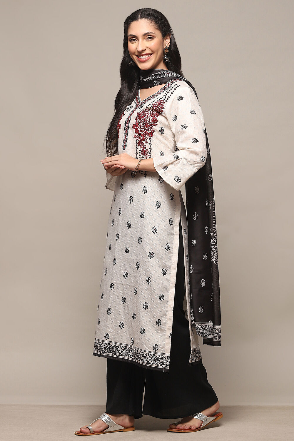 Off White Cotton Unstitched Suit set image number 5