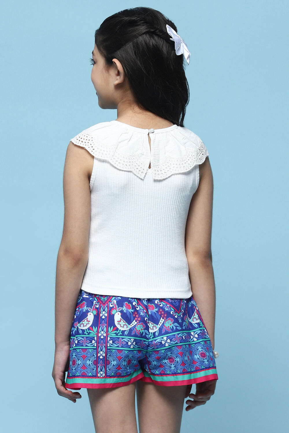 Pink Sleeveless Top With Schiffli Lace Detail image number 3