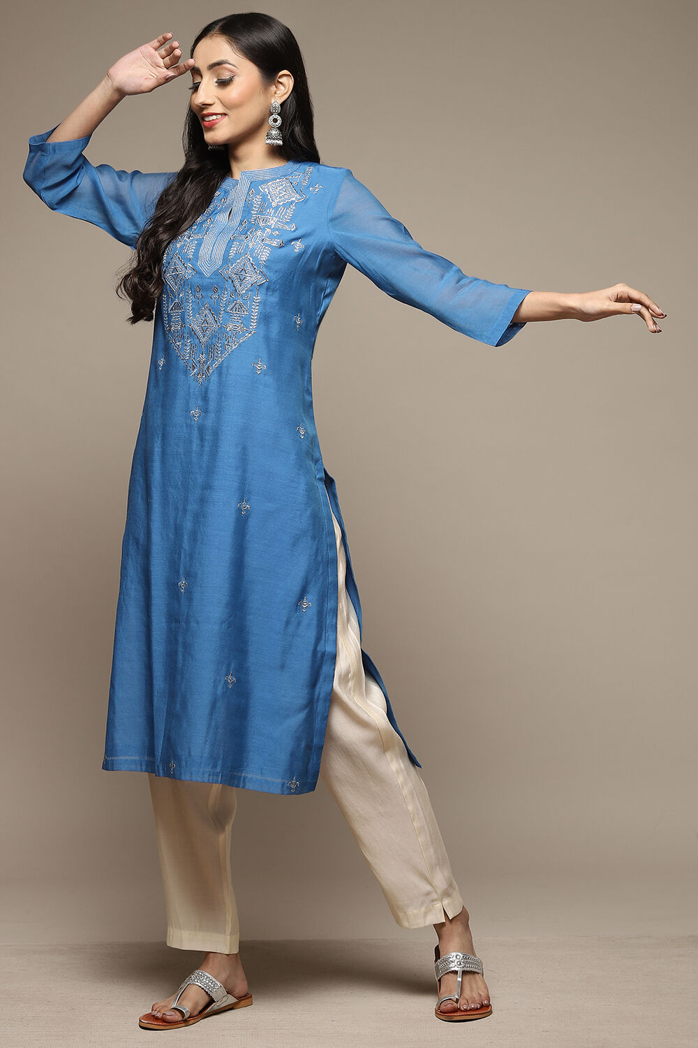 Blue Cotton Blend Straight Yarndyed Kurta image number 4