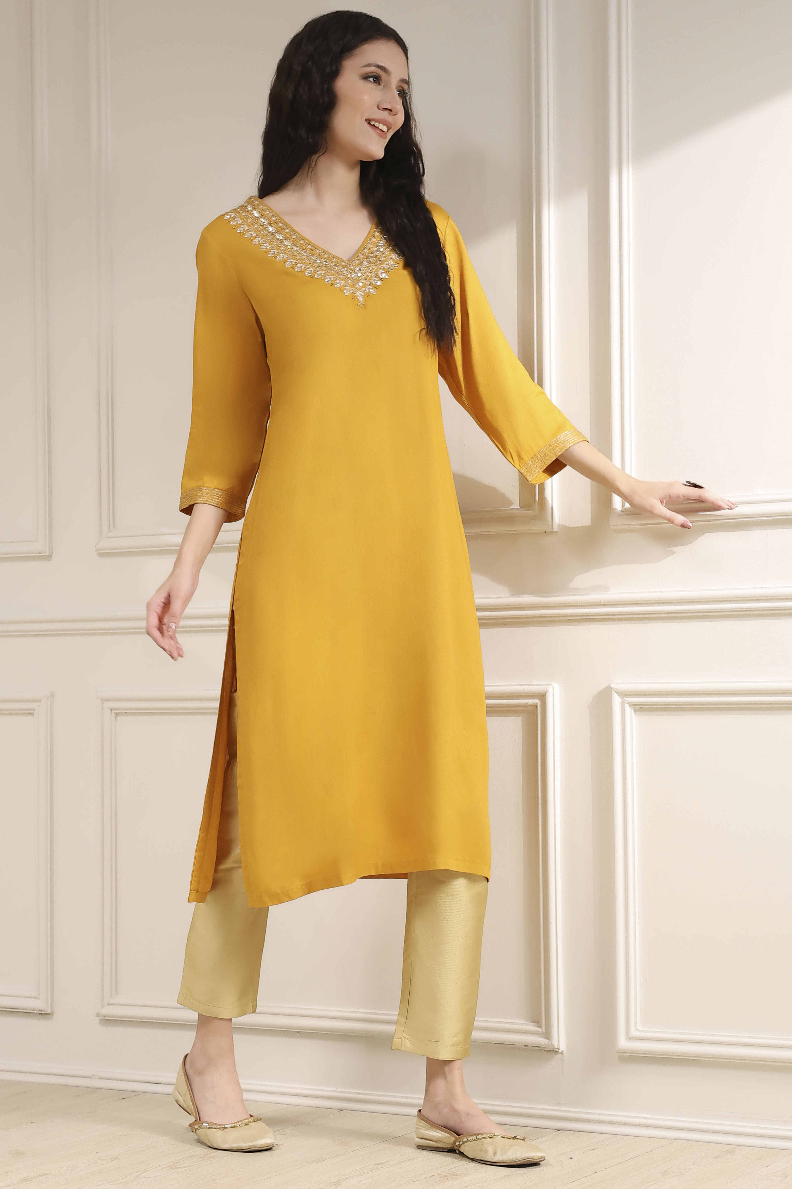 Yellow Solid Straight Kurta image number 4
