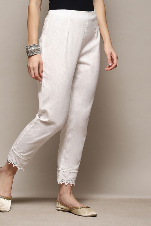 Black Cotton Slim Solid Pants image number 3