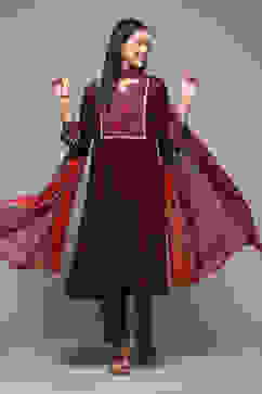 Burgandy LIVA Gathered Solid Kurta Slim Pant Suit Set image number 6