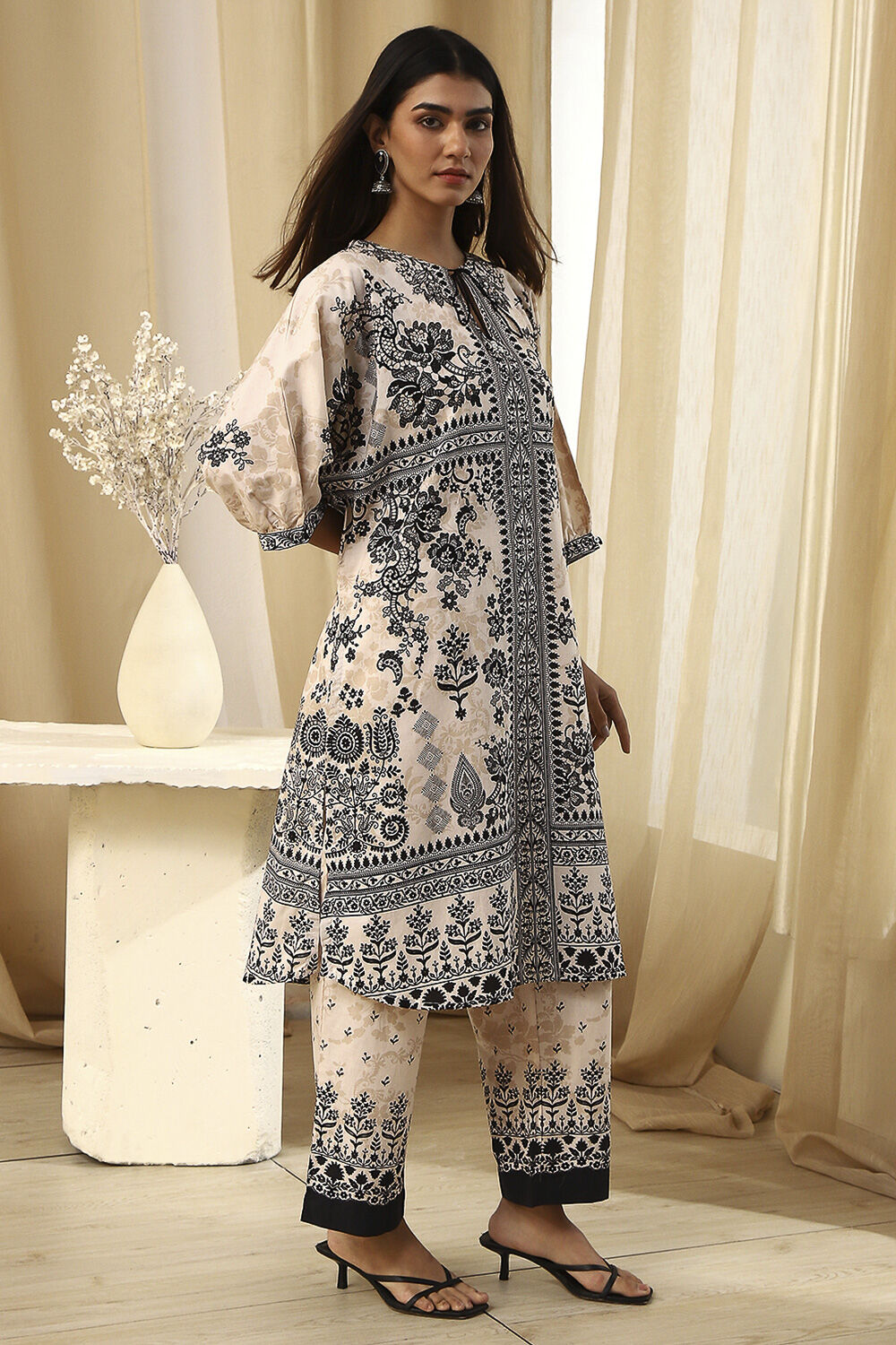 Off-White and Black Pure Cotton Printed Kurta Set image number 5