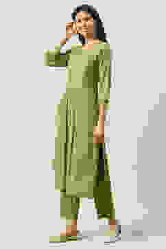 Green Printed Rayon Straight Kurta Regular Pant Suit Set image number 2