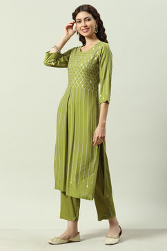 Green Printed Rayon Straight Kurta Regular Pant Suit Set image number 2