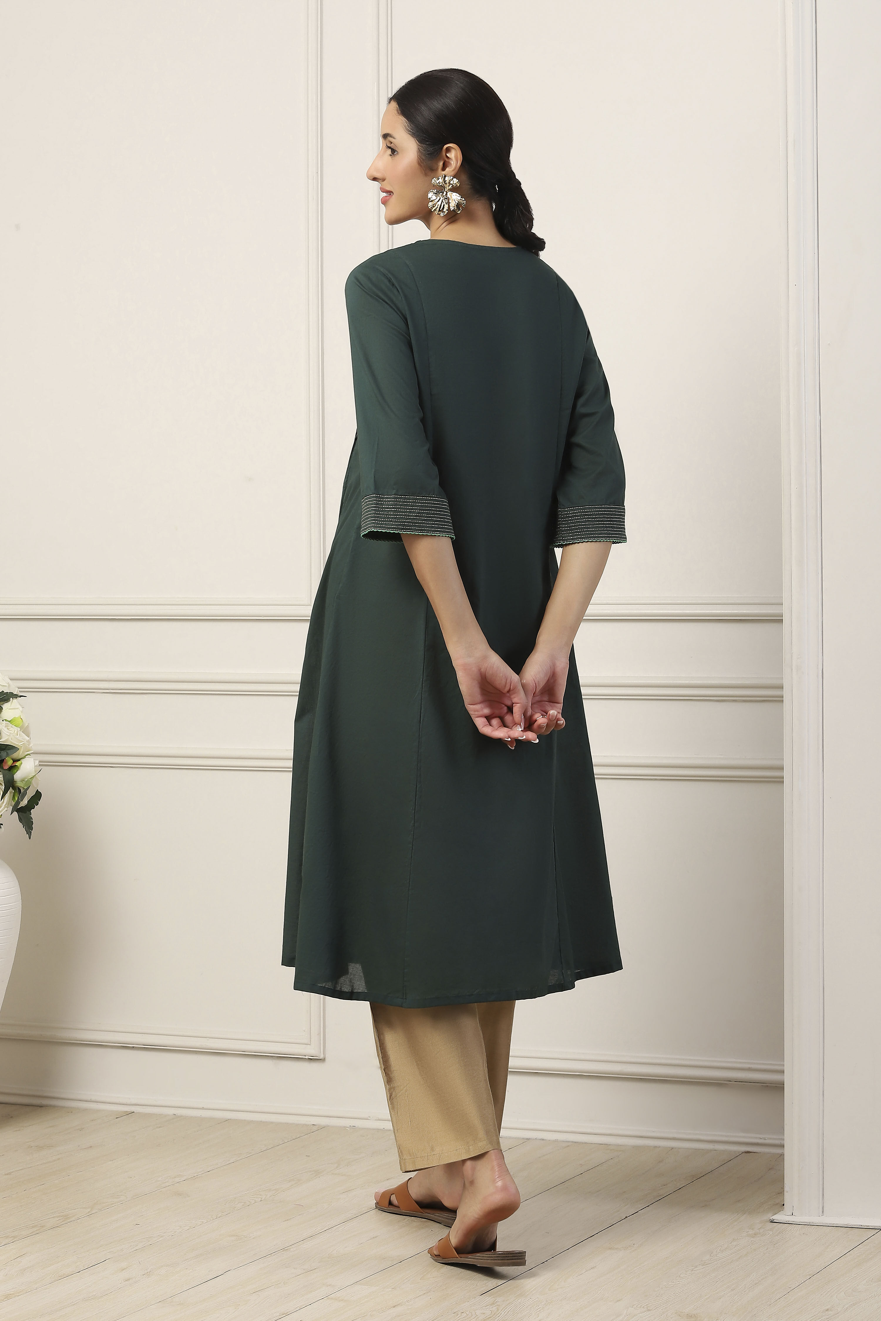 Green Cotton Solid Pleated A-Line Kurta image number 3