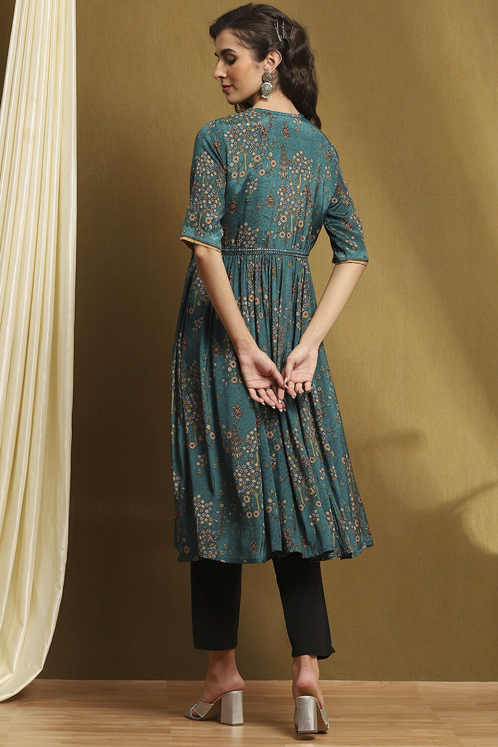 Teal Shantoon Block Printed Festive Flared Kurta image number 3