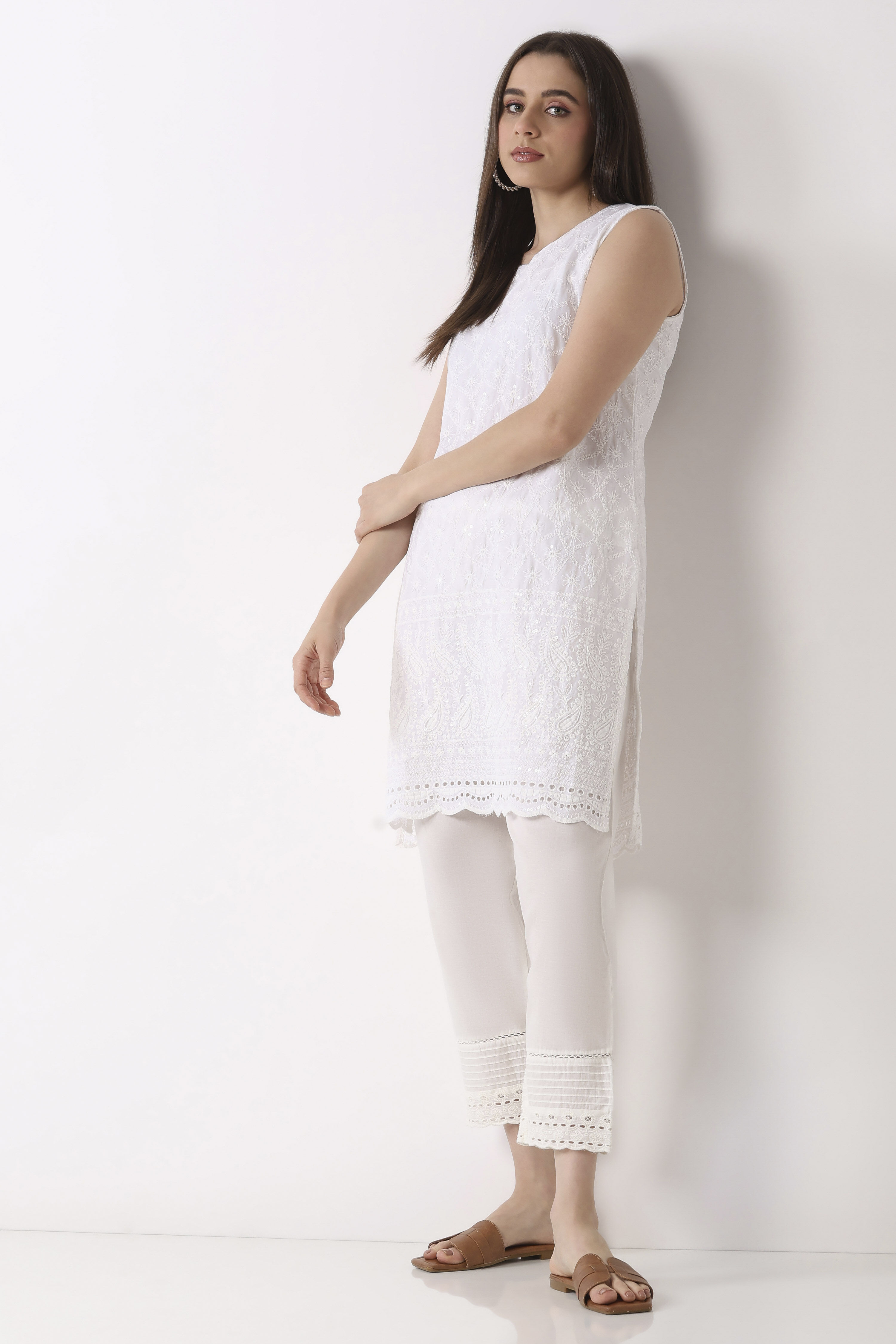 Off White Cotton Regular Pants image number 0