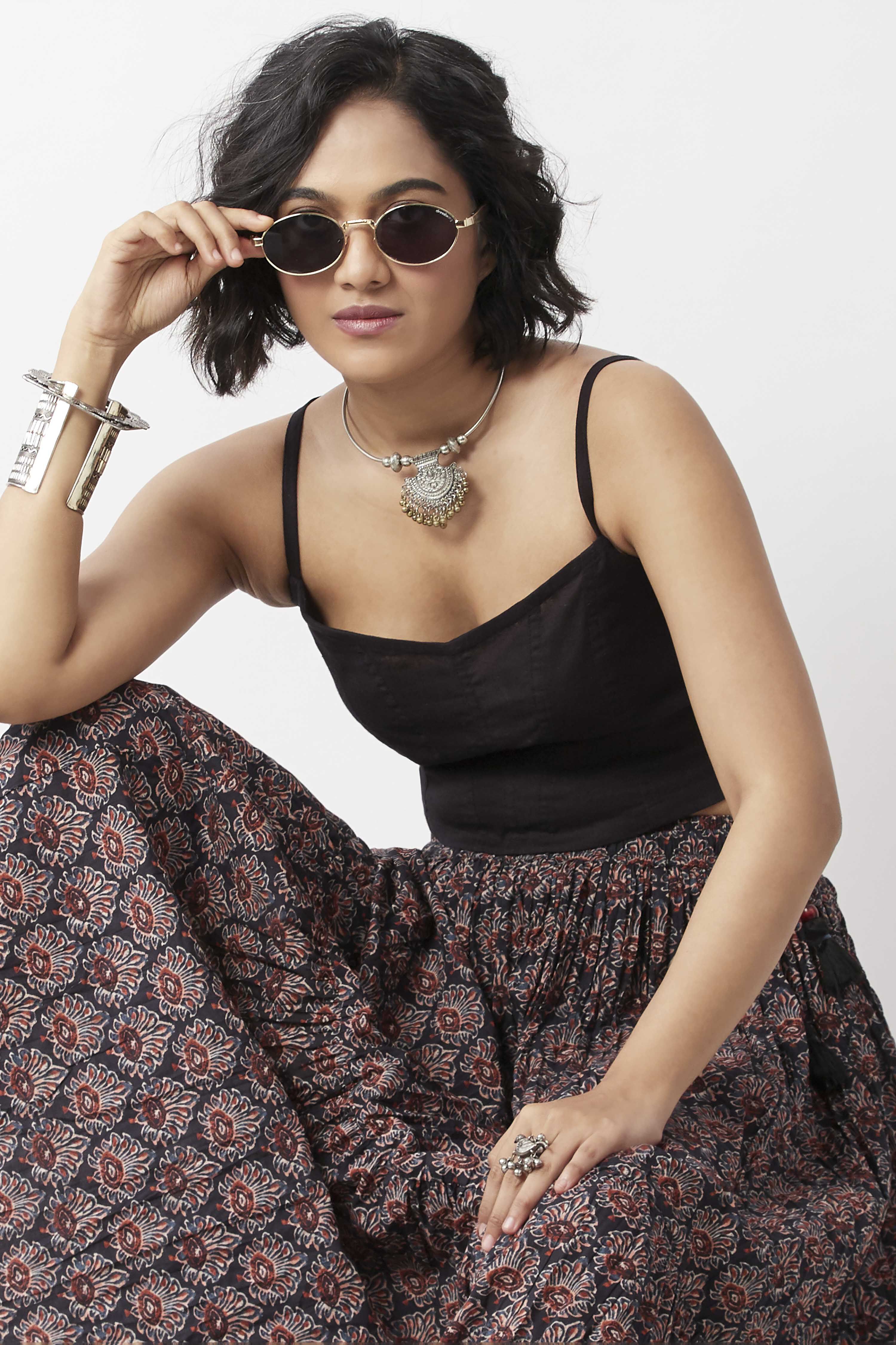 Black Cotton Fitted Strappy Crop Top image number 6