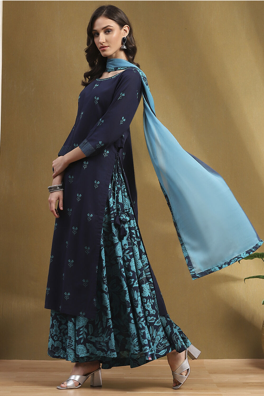 Blue Cotton Yard Dyed Straight Suit Set image number 3