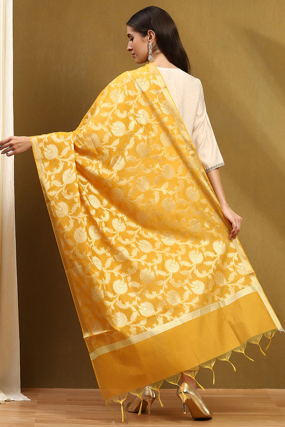 Yellow Yarn-Dyed Festive Dupatta image number 3