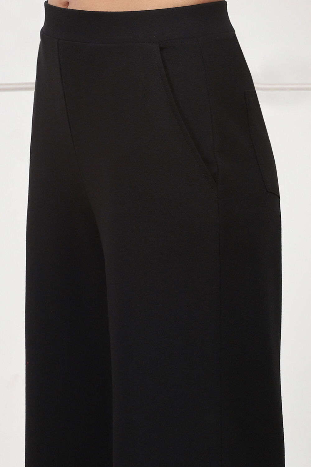 Black Solid Relaxed Fit Pants image number 1