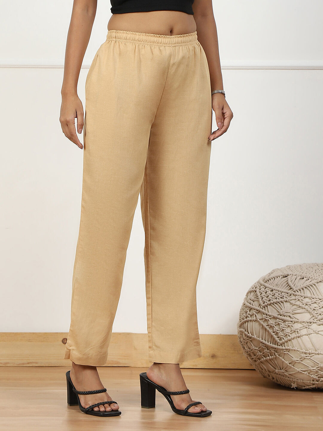 Beige Solid Mid-Rise Regular Pants image number 3