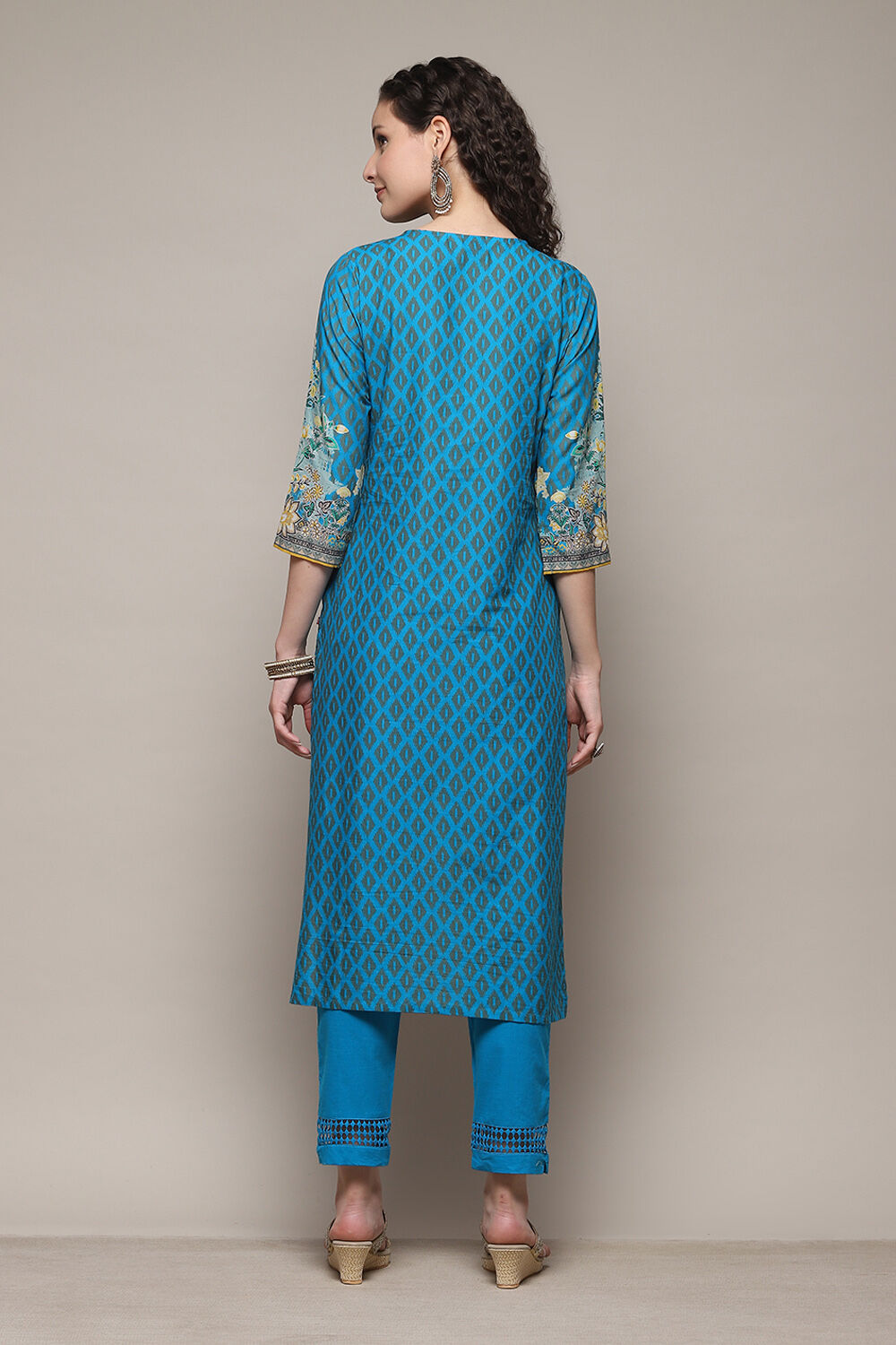 Yellow Cotton Straight Printed Kurta Slim Pant Suit Set image number 4