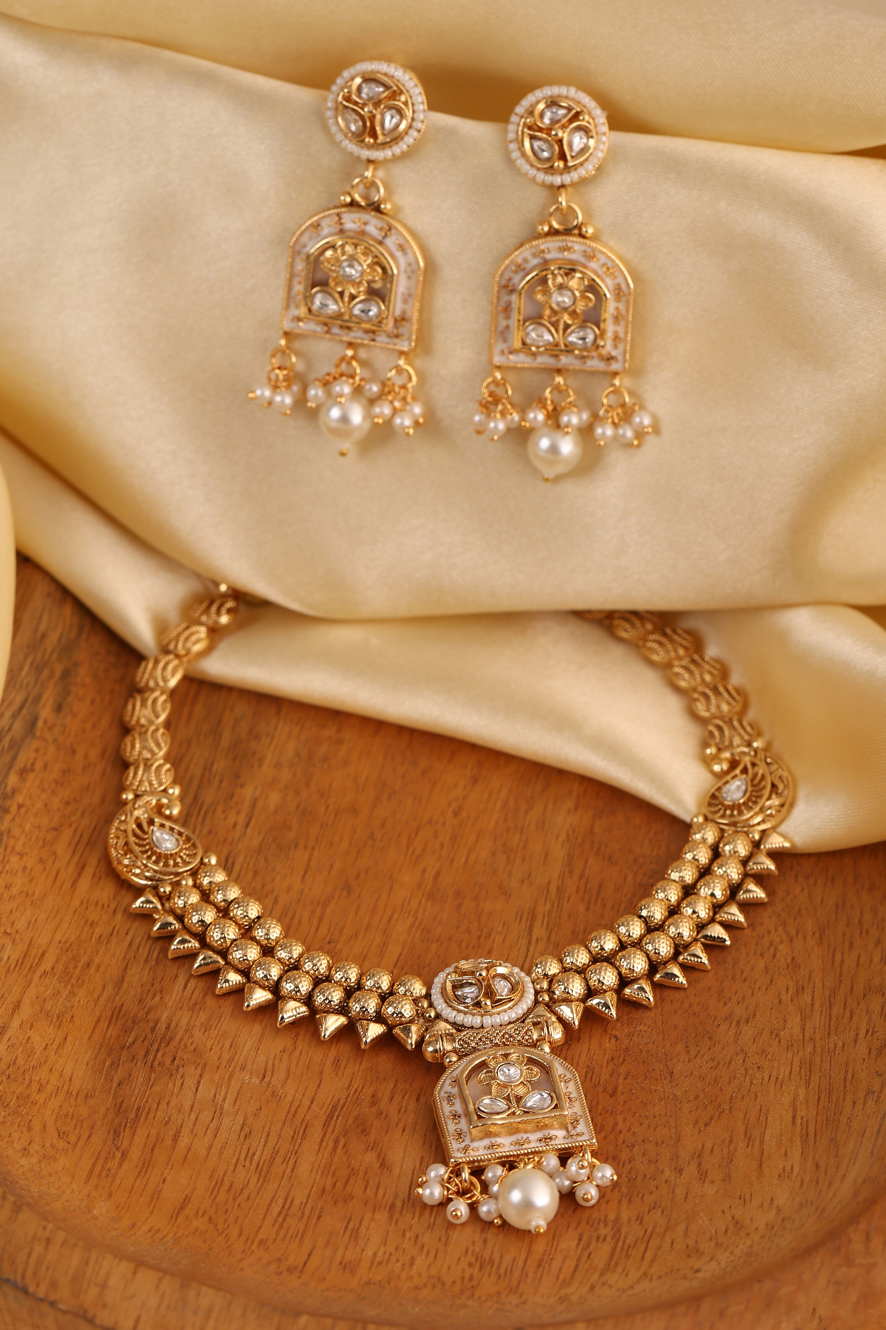 White Alloy Necklace Set image number 1