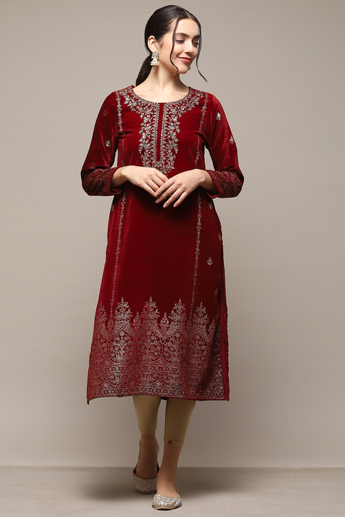 Maroon Poly Velvet Printed Straight Kurta image number 5