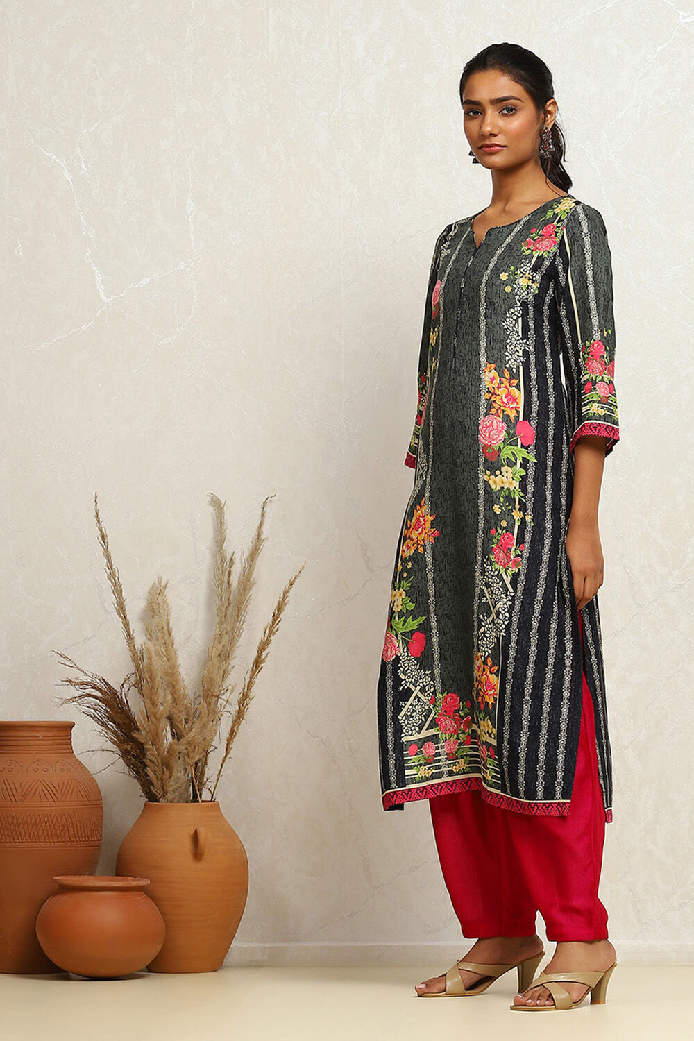 Grey Floral Block-Printed Regular Fit Straight Kurta image number 2