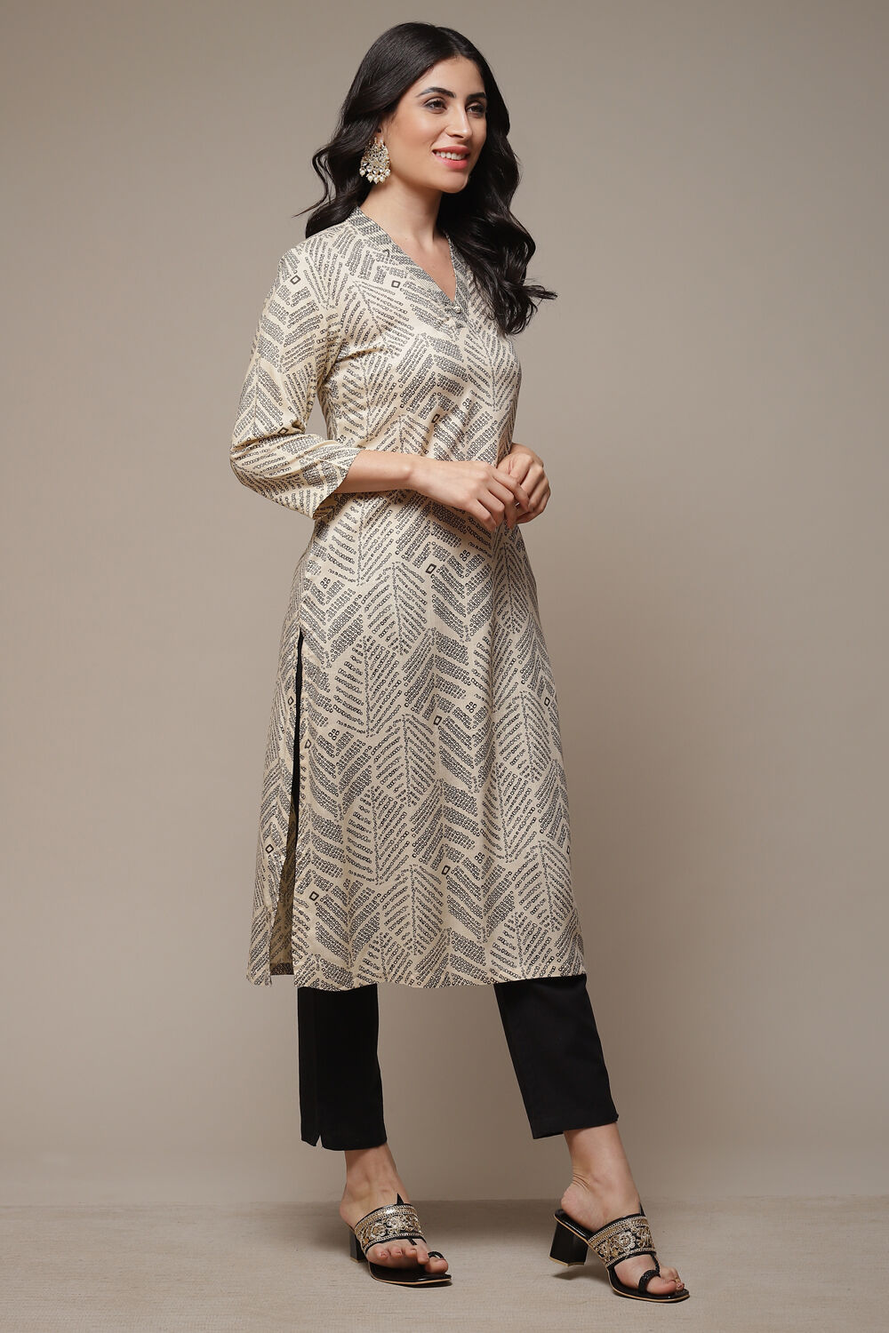 Beige LIVA Straight Printed Kurta image number 4