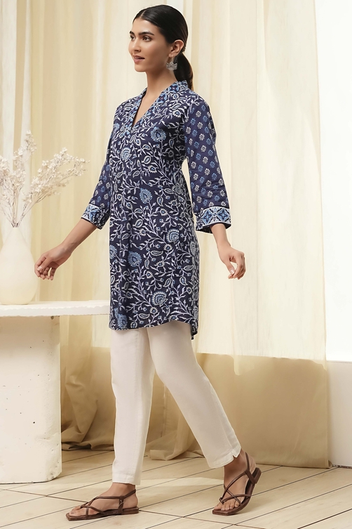 Indigo Cotton Floral Straight Short Kurta image number 2