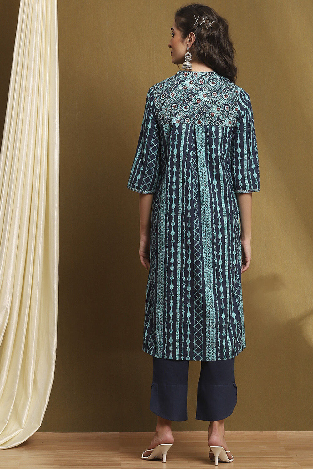 Indigo Blue Cotton Printed Straight Suit Set image number 4