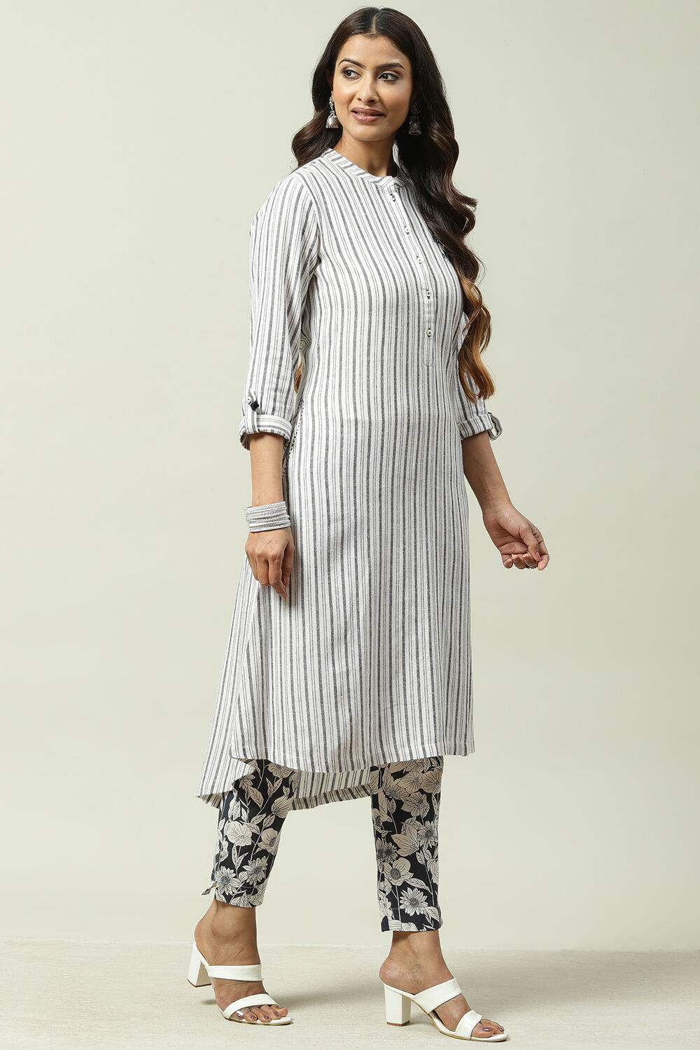 White Blue Cotton Asymmetric Kurta Set image number 5