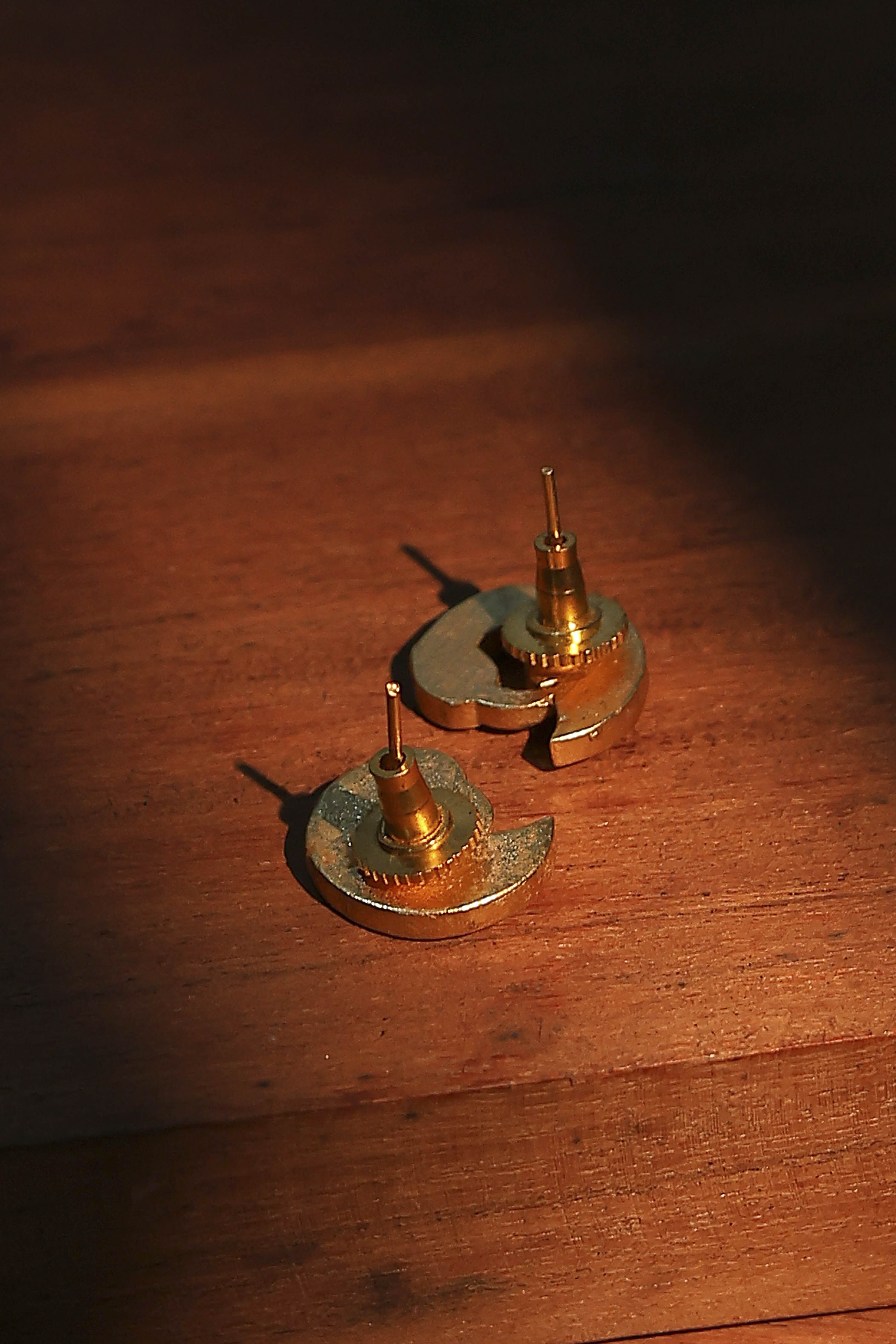 Multicolor Brass Studs image number 2