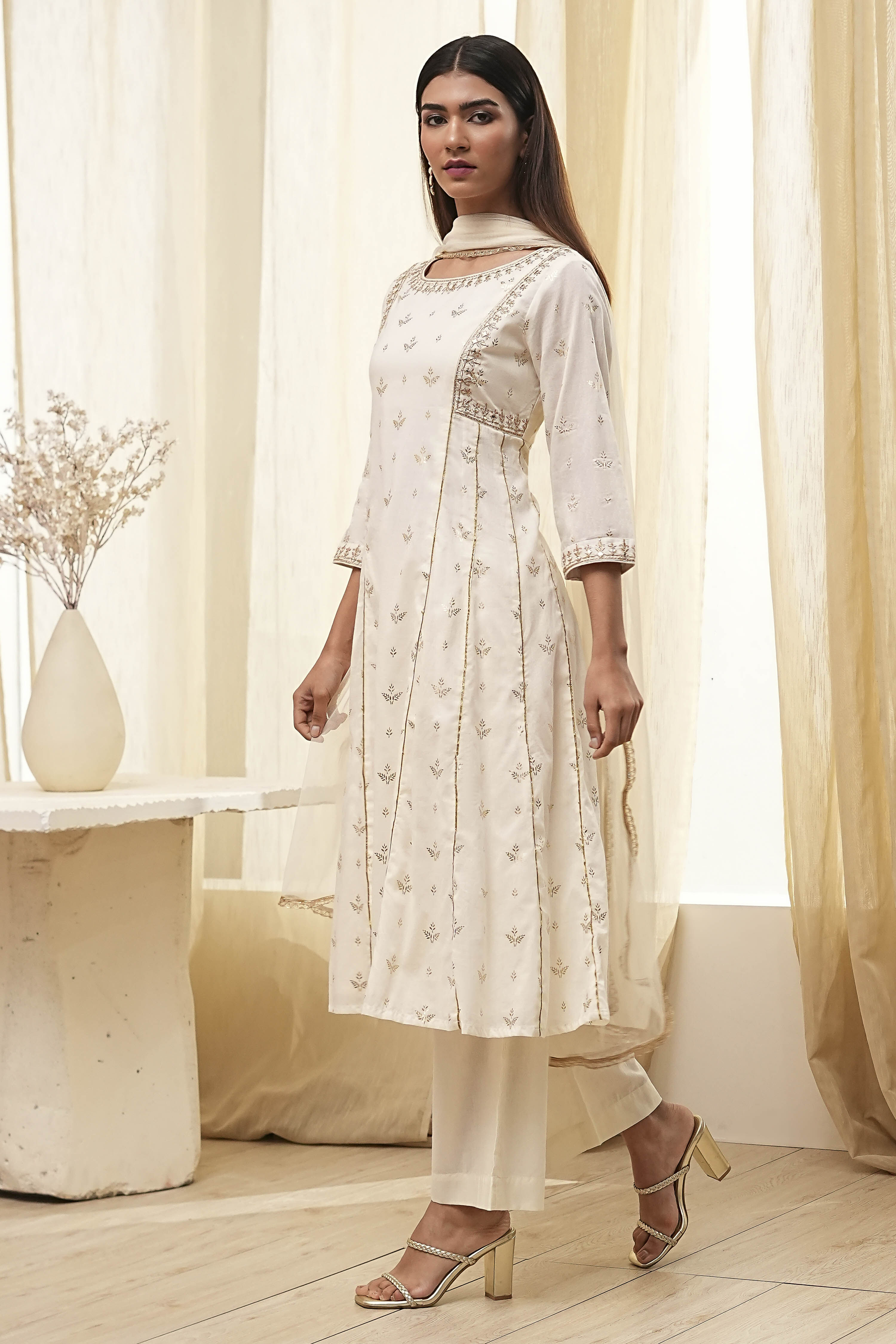 Cream-Colored Cotton Foil Printed Kalidar Suit Set image number 3