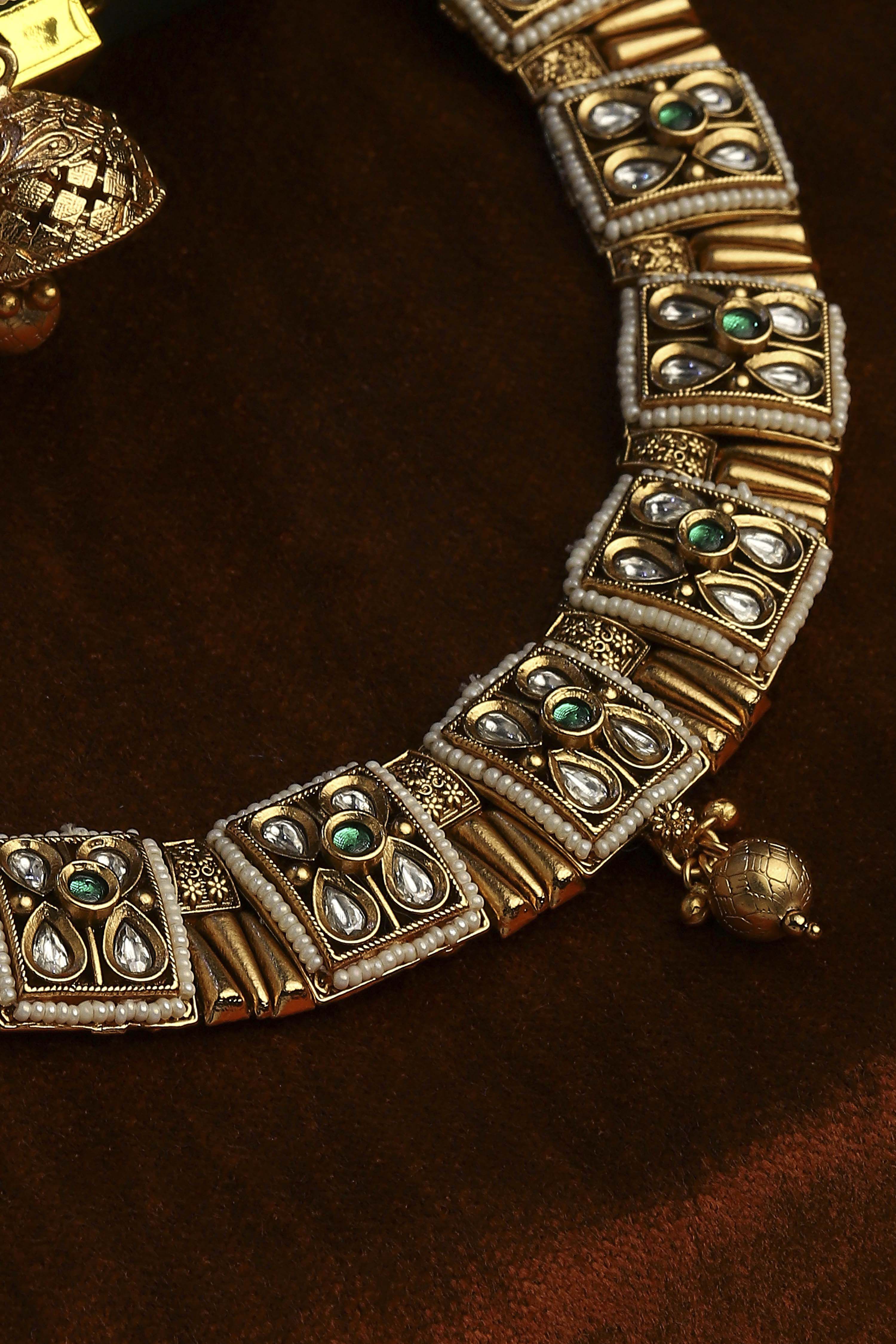 Green Alloy Necklace Set image number 4