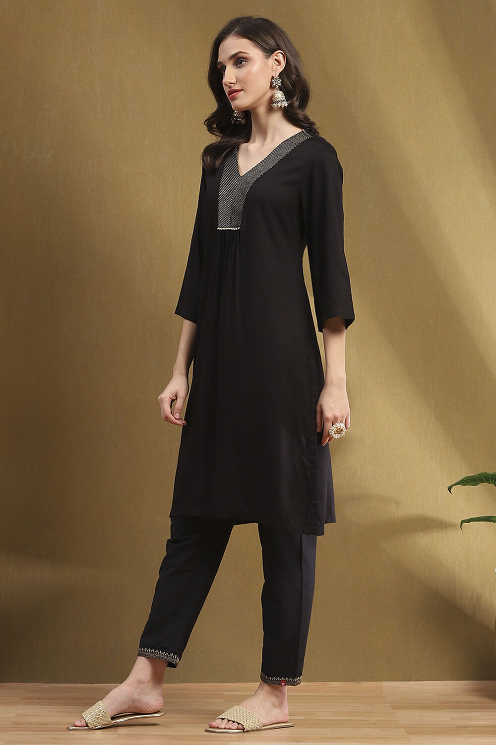 Bottle Green Solid Gathered Straight Kurta image number 2