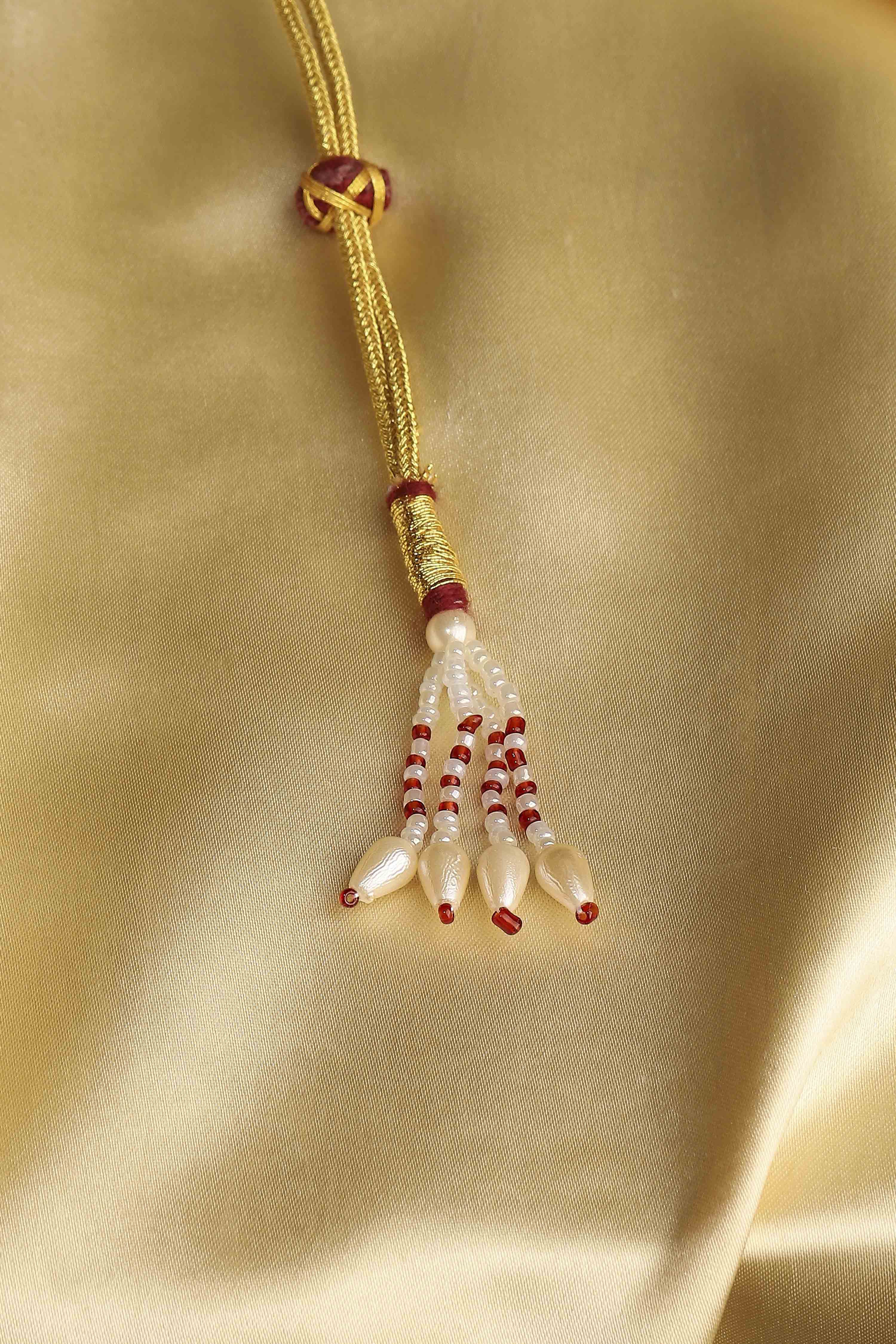 Off White Alloy Necklace Set image number 4