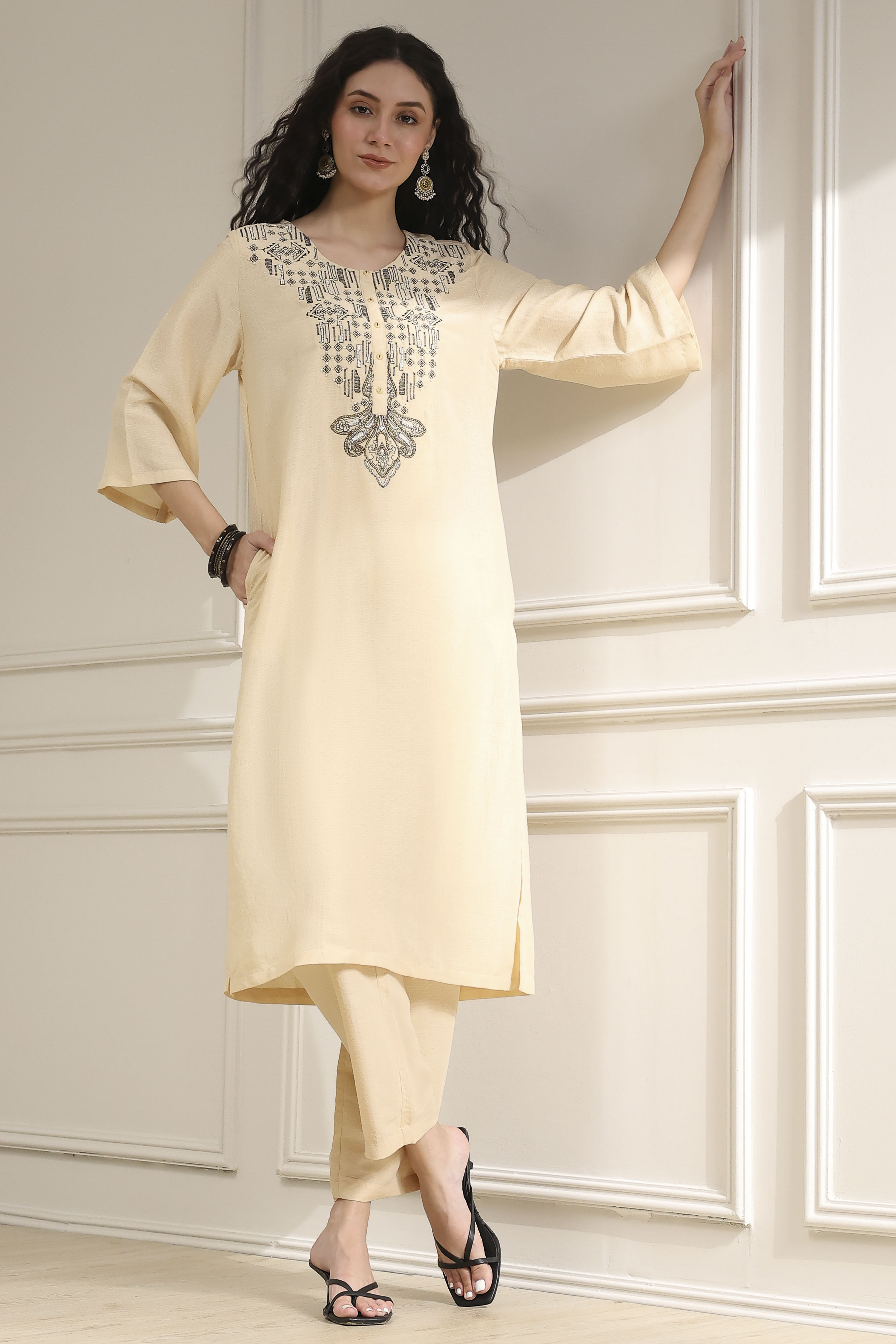 Ivory Textured Straight Kurta Pants Set image number 0