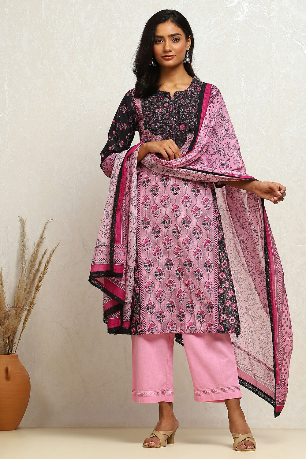 Black and Pink Cotton Printed Straight Suit Set image number 0
