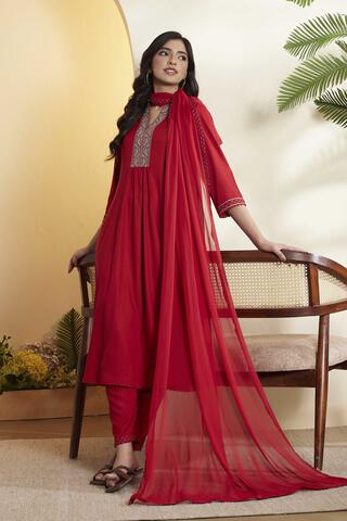 BIBA Viscose Solid Semi-Formal Straight Kurta With Palazzo And Dupatta in Red