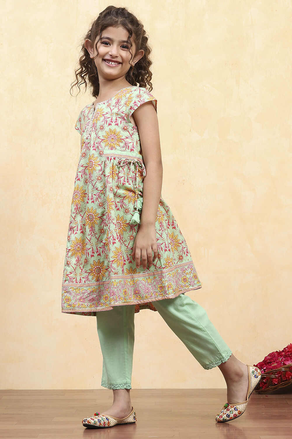 Green Cotton Flared Printed Suit Set image number 3