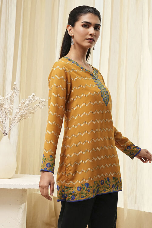 Mustard Yellow Printed Straight Short Kurta image number 6