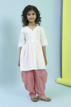 White and Red Cotton Gathered Kurta Set image number 6