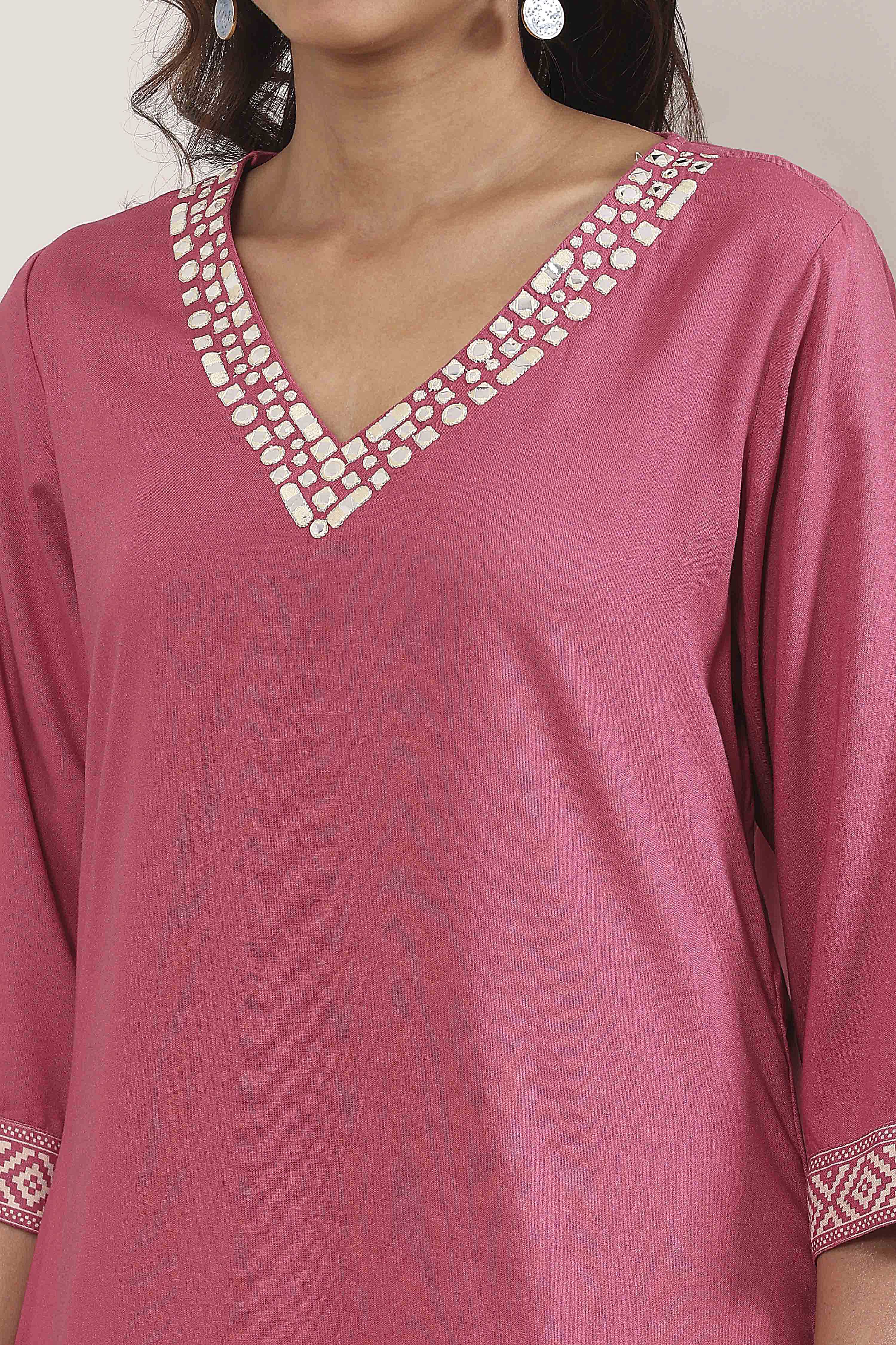 Black Solid Straight Kurta image number 1