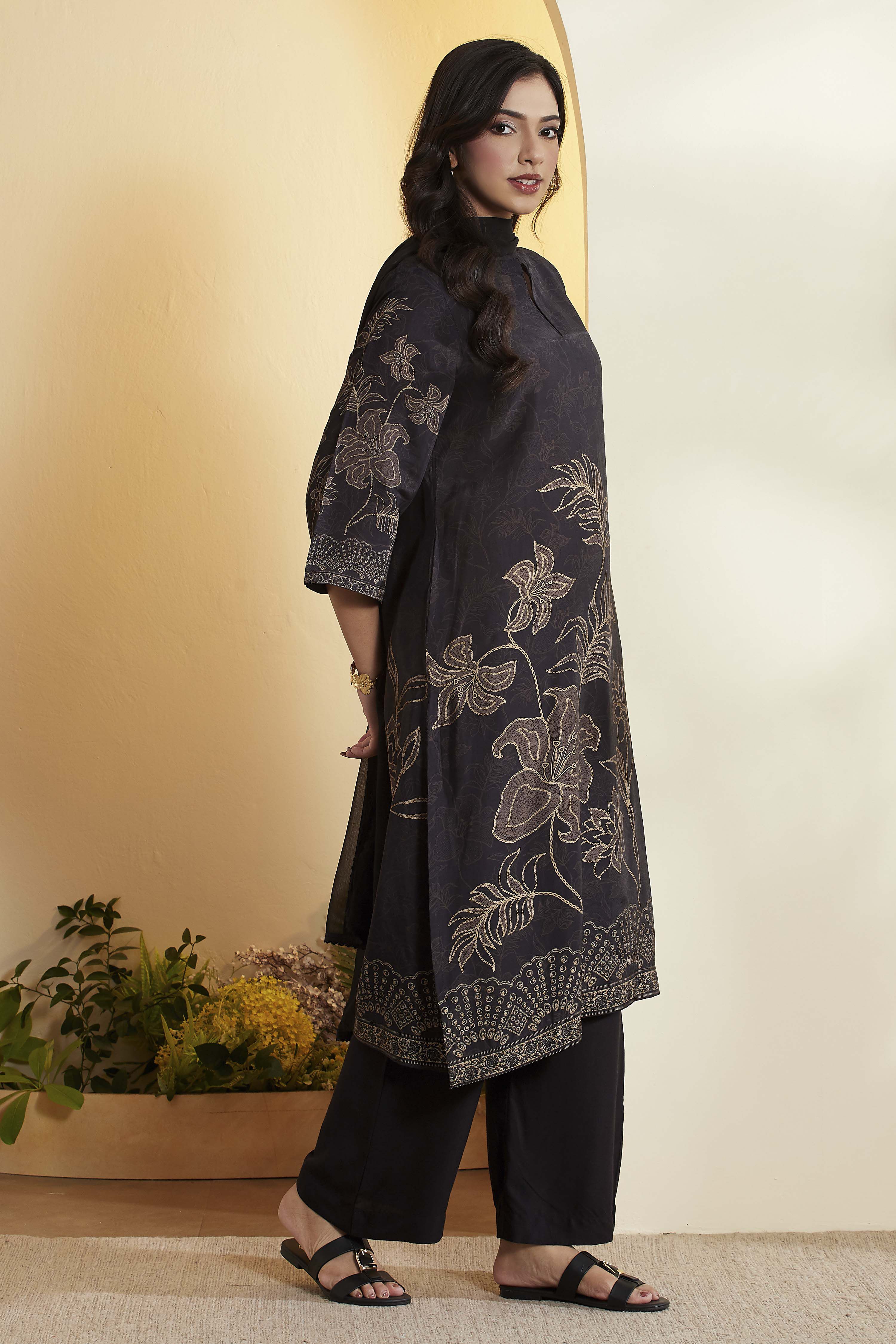 Black Viscose Blend Straight Suit Set image number 4